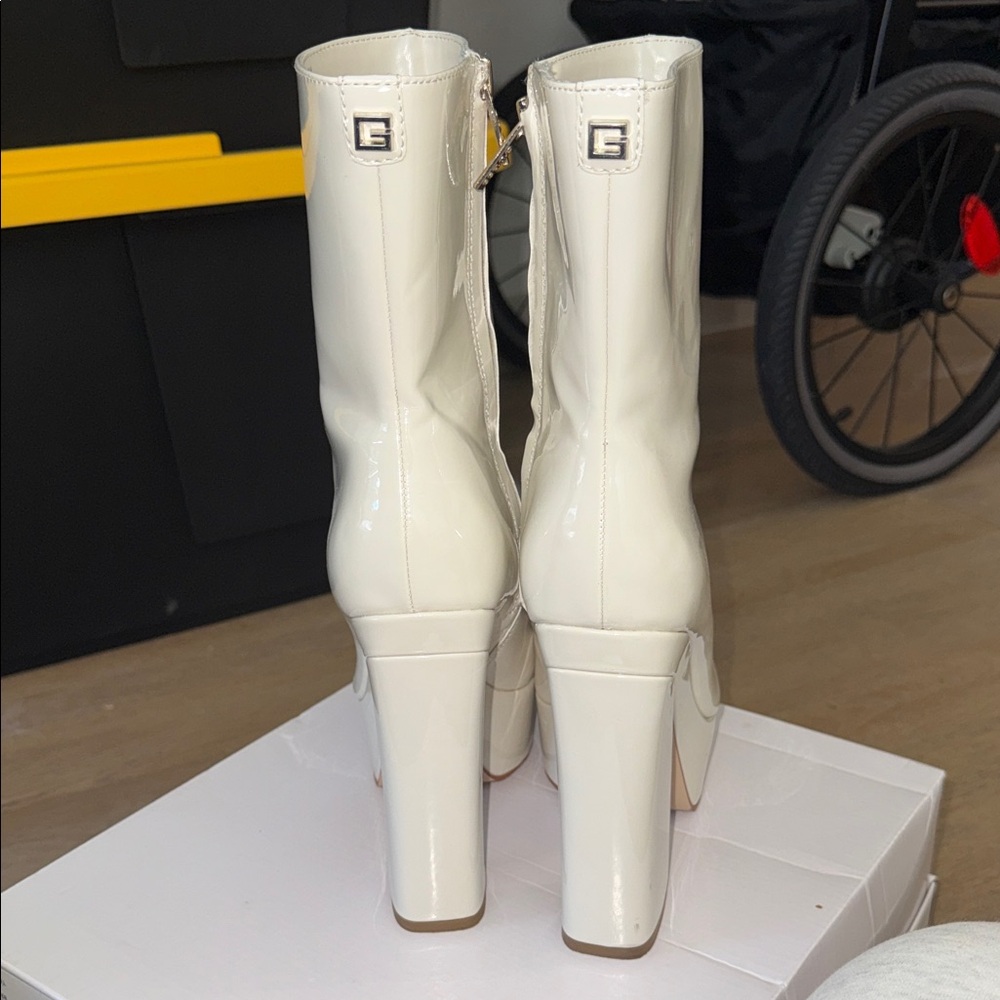 Guess White Boots - Picture 6 of 7